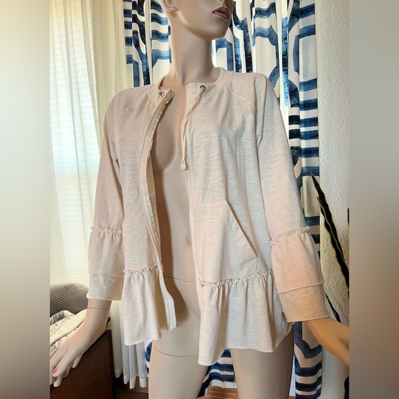 Ruffle-Hem Layered Cream Hoodie Size Large - Picture 6 of 9